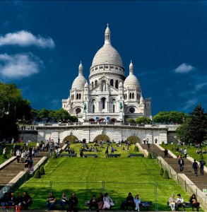 کلیسای فوق العاده زیبا در قلب پاریس