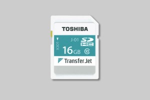 توشیبا کارت حافظه‌‌ی ۱۶ گیگابایتی SDHC TransferJet مخصوص دوربین‌های دیجیتال را رونمایی کرد