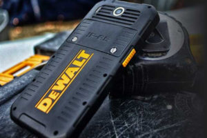 DeWalt از تلفن هوشمند بسیار مقاوم خود با نام DeWalt MD 501 رونمایی کرد
