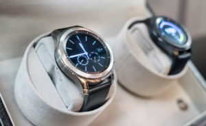 سامسونگ ساعت هوشمند Gear S3 را در دو نسخه و با عمر باتری ۴ روز رسماً معرفی کرد
