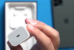 اپل با حذف شارژر و هدفون از جعبه آیفون‌ها، 6.5 میلیارد دلار سود به جیب زده است