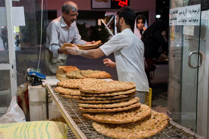 نانواها برای مشتریانی که کارت بانکی ندارند از «کارت اعتباری نانوا» استفاده کنند